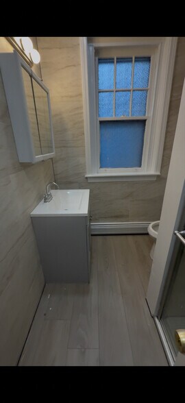 Building Photo - 558 Orange St