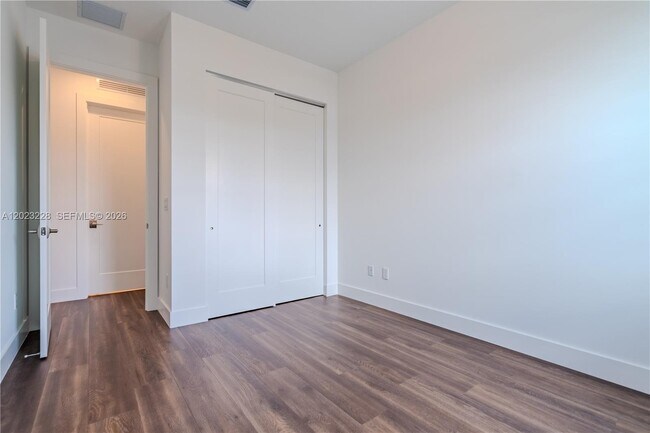 Building Photo - 1427 SW 23rd St