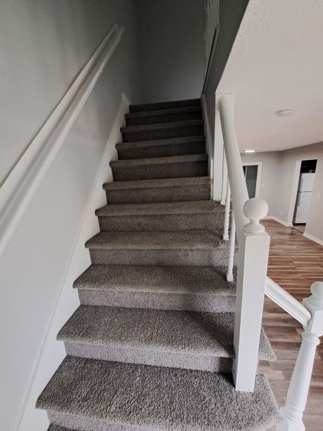 Building Photo - ONE MONTH FREE RENT! Newly Remodeled 2Bed/...