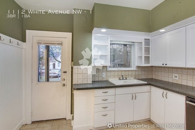 Building Photo - 1112 White Ave NW