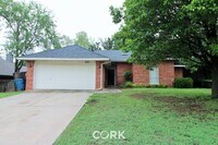 Building Photo - 927 Castle Rd