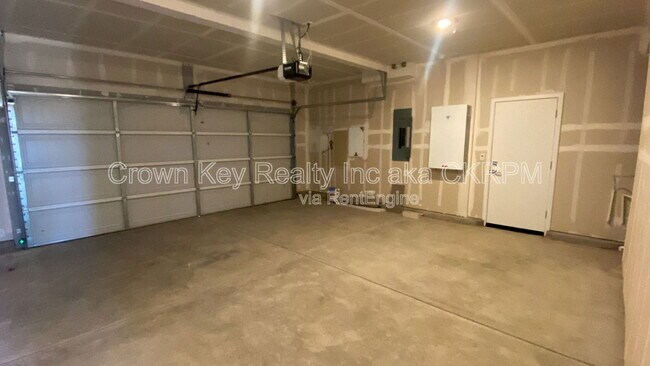 Building Photo - 120 Adriana Dr