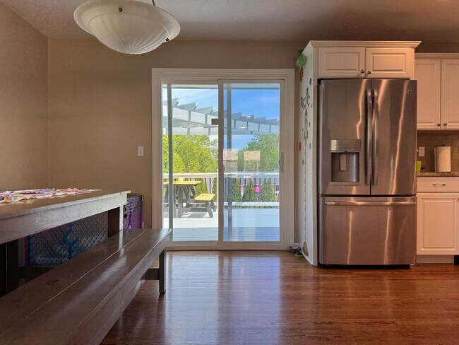 Building Photo - Stunning 4 Bed, 3 Bath Home with Backyard ...