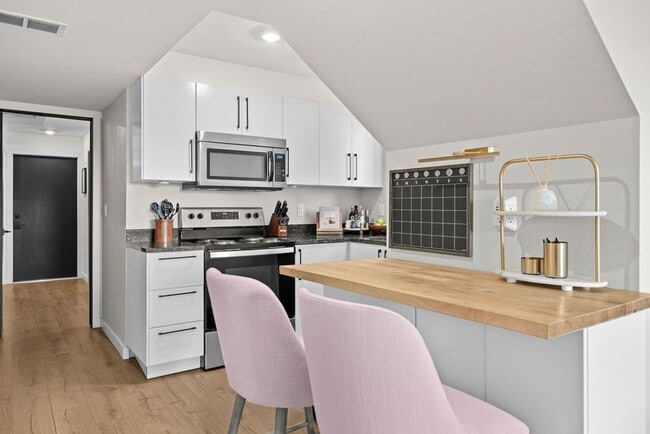 Building Photo - Savvy 1B/1B Unit B I Near Gonzaga/WSU/EWU & 5 Hospitals I Pet Friendly (Furnished)