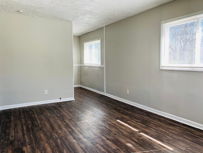 Building Photo - 6102 E Fayetteville Dr