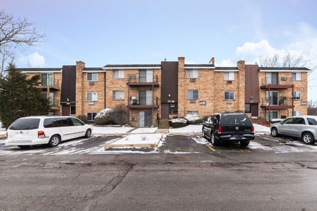 Building Photo - 832 College Blvd