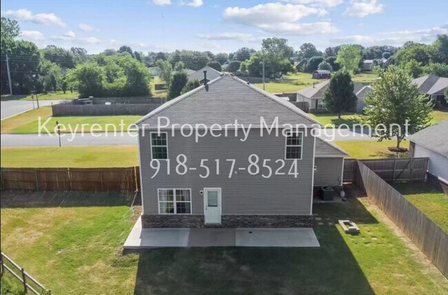 Building Photo - 3 Bed | 2.5 Bath in Broken Arrow!