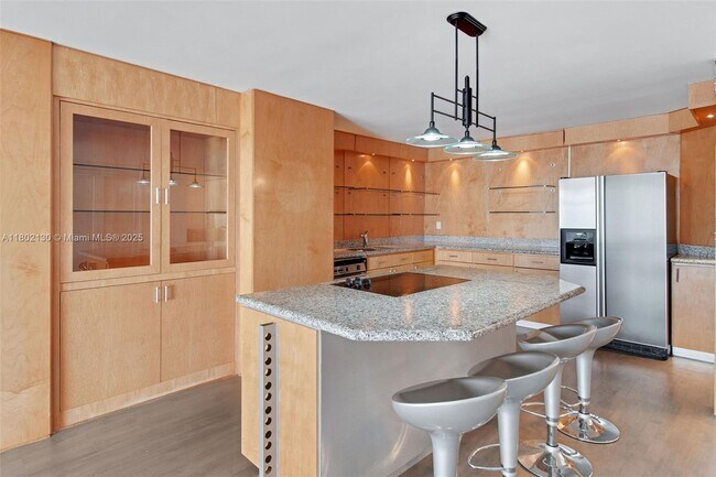 Building Photo - 6423 Collins Ave