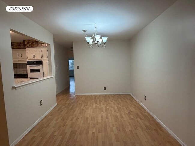 Building Photo - 2735 Cropsey Ave