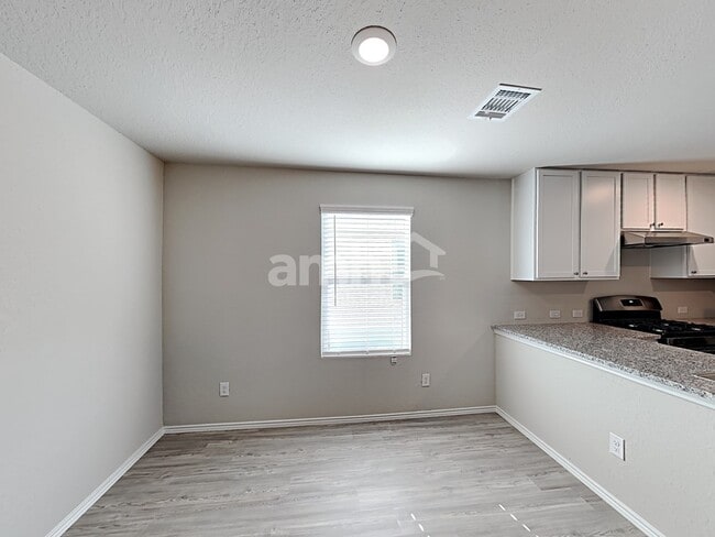Building Photo - 10410 Varmus Dr