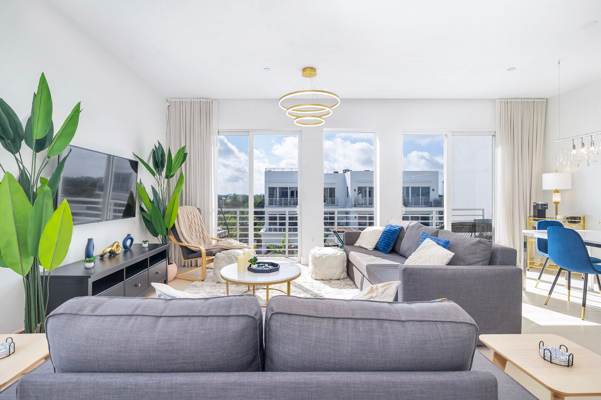 Building Photo - 111 SE 2nd St