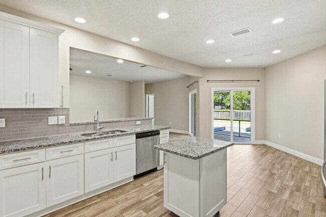 Building Photo - 2892 Chancery Ln