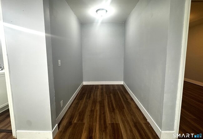 Building Photo - 6 Grove Ct