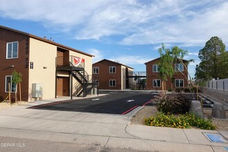 Building Photo - 6002 1/2 Pam McCall Drive Unit 5