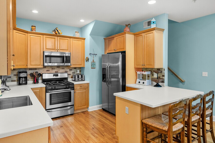 Kitchen - 15 Sumner Ave