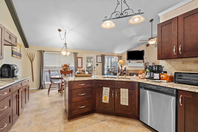 Building Photo - 12211 Hart Crest