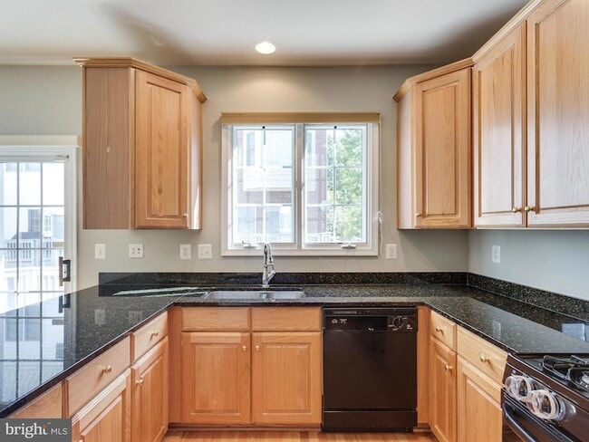 Building Photo - 8870 Ashgrove House Ln
