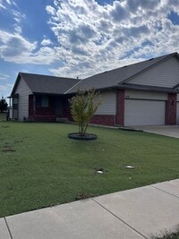 Building Photo - 2307-2309 E Coolwater St Duplex