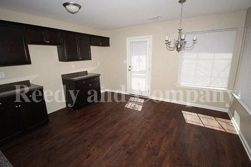 Building Photo - 5023 Acorn Dr