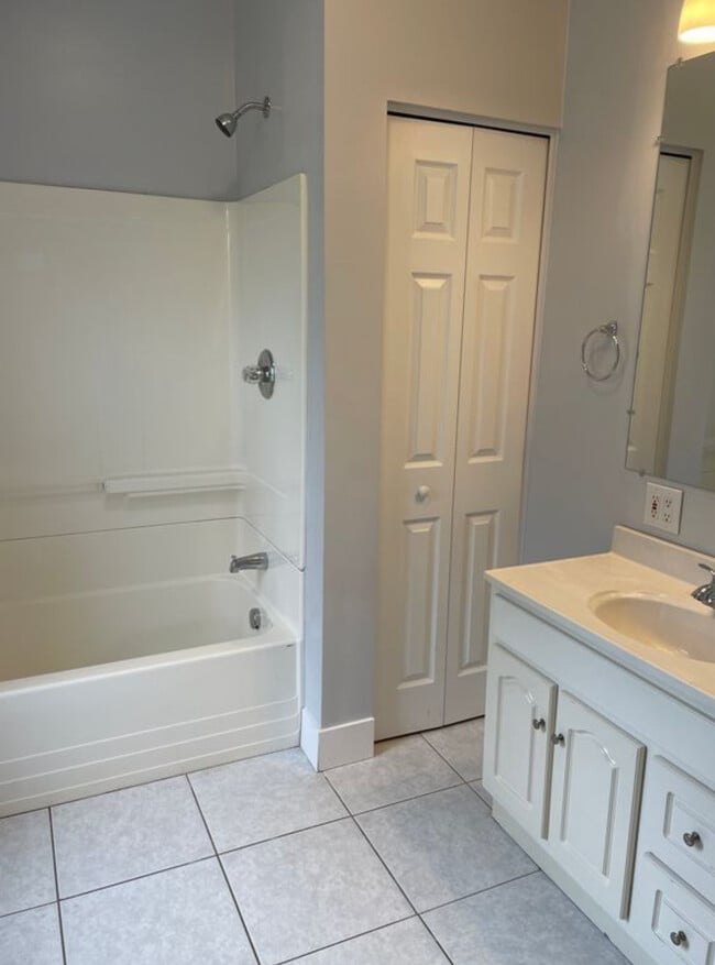 Building Photo - 3933 E Grant St