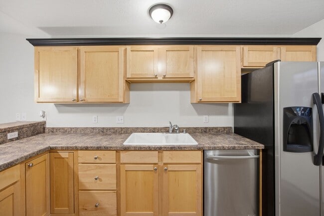 Building Photo - 2 Bed 2 Bath Condo - Near Shopping!