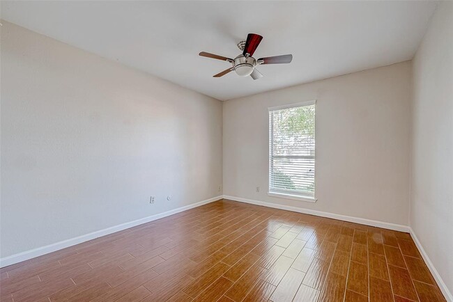 Building Photo - 2022 Highland Hills Dr