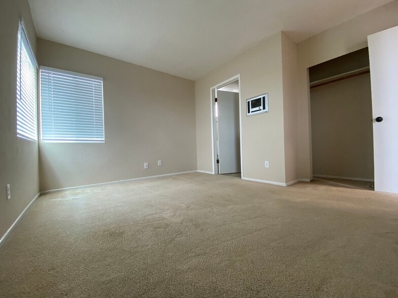 Building Photo - 4030 Haines St