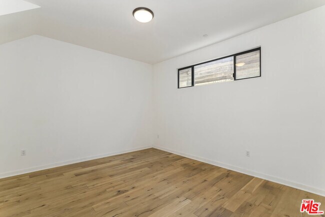 Building Photo - 1427 Waterloo St