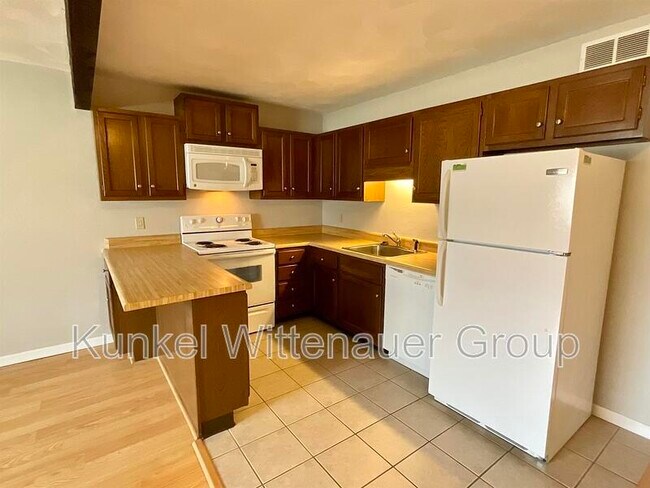 Building Photo - 435-7 Ponderosa Ave