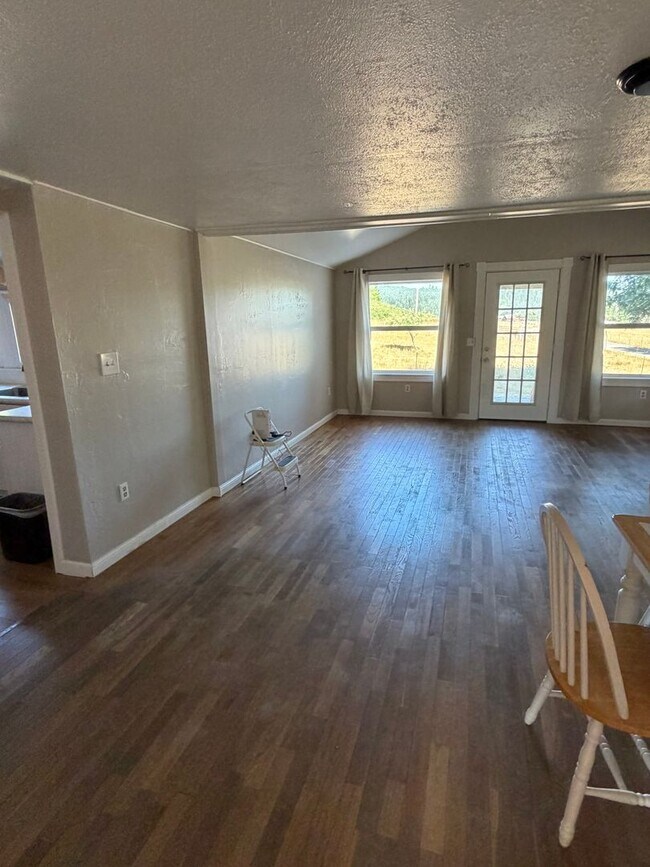 Building Photo - 42116 Gilbert Ln