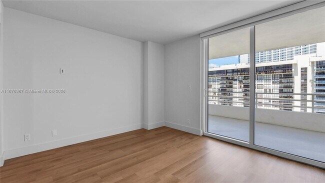 Building Photo - 555 NE 34th St