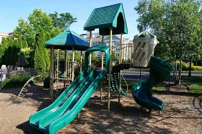 Building Photo - Quaker Green Professional Condo