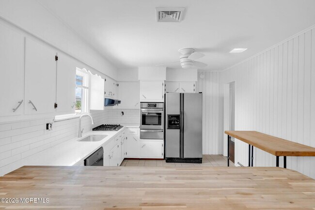 Building Photo - 10 Harbour Way