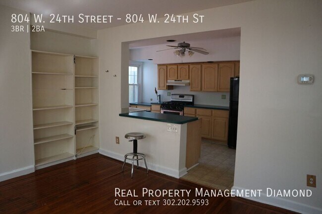 Building Photo - 804 W 24th St