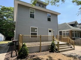 Building Photo - 427 Central Ave