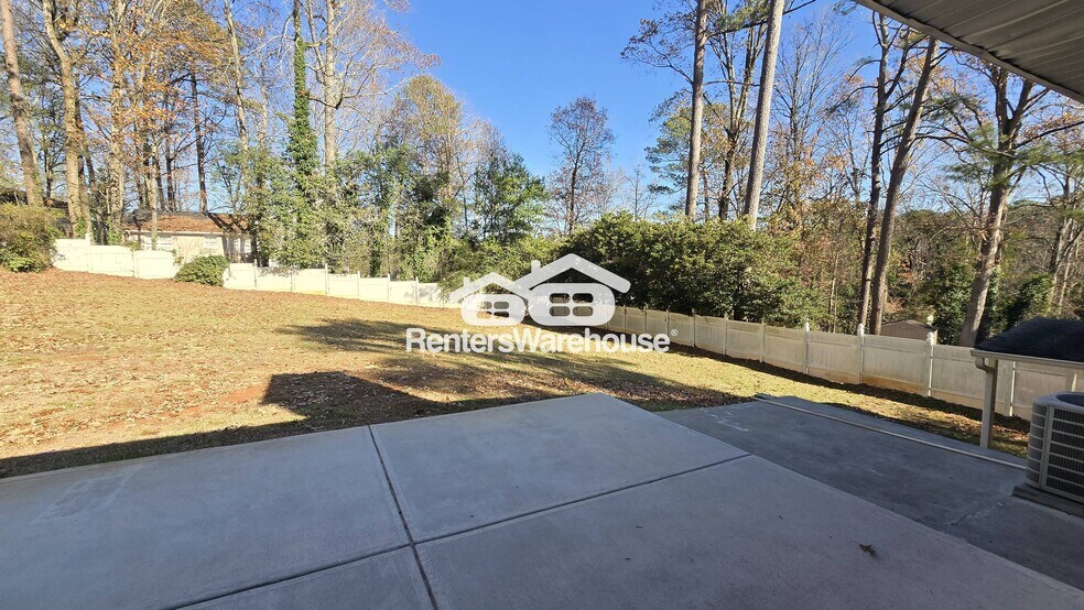 Building Photo - 3582 Cloudland Dr