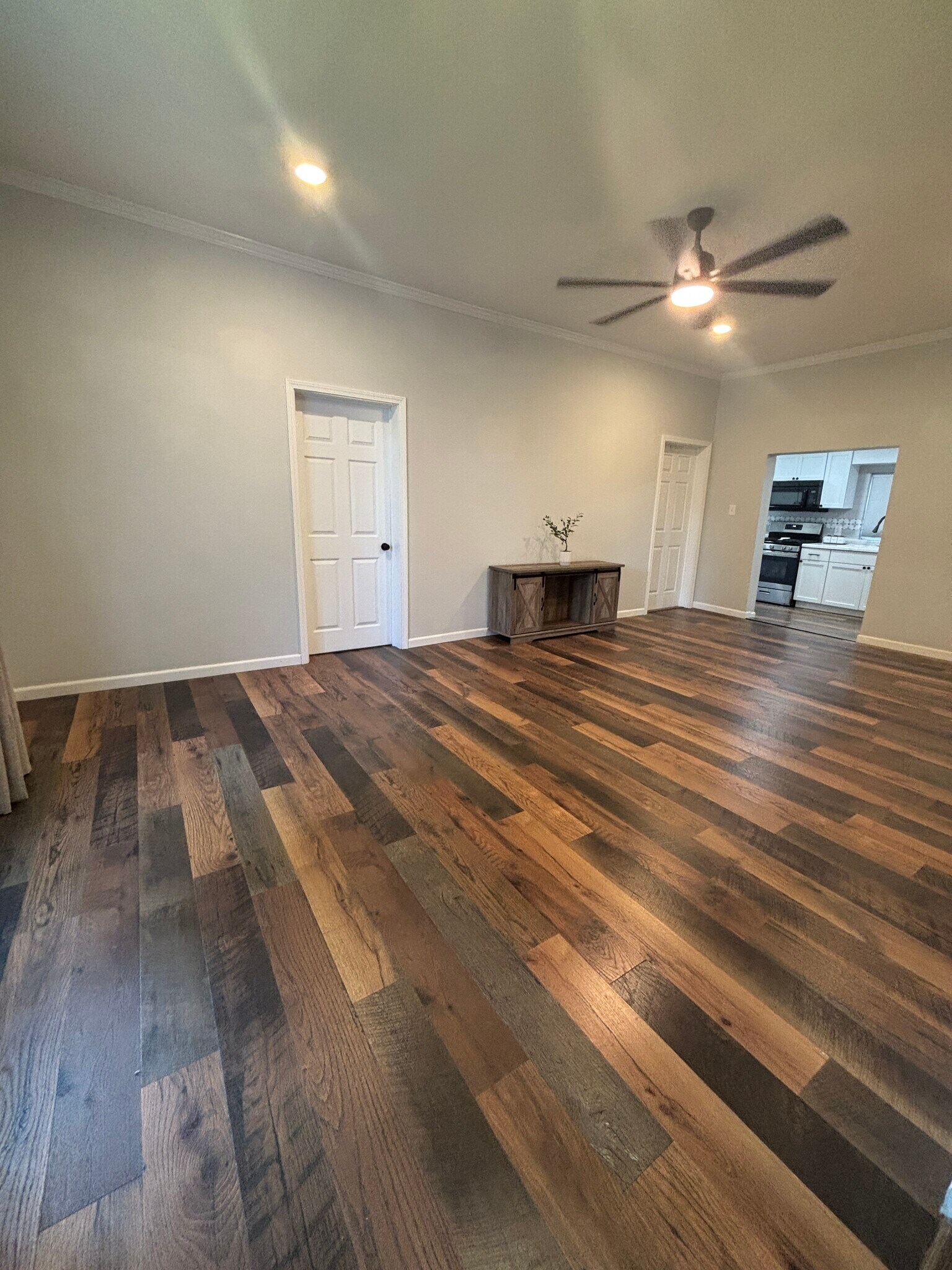 Building Photo - 318 S Woodland Heights Dr
