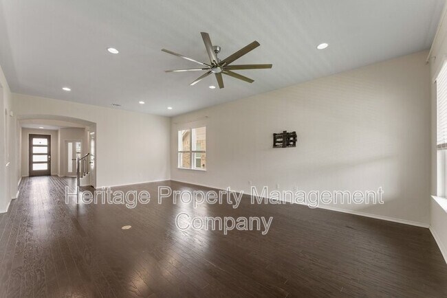 Building Photo - 942 Blue Violet