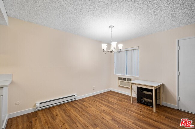 Building Photo - 348 Miraleste Dr