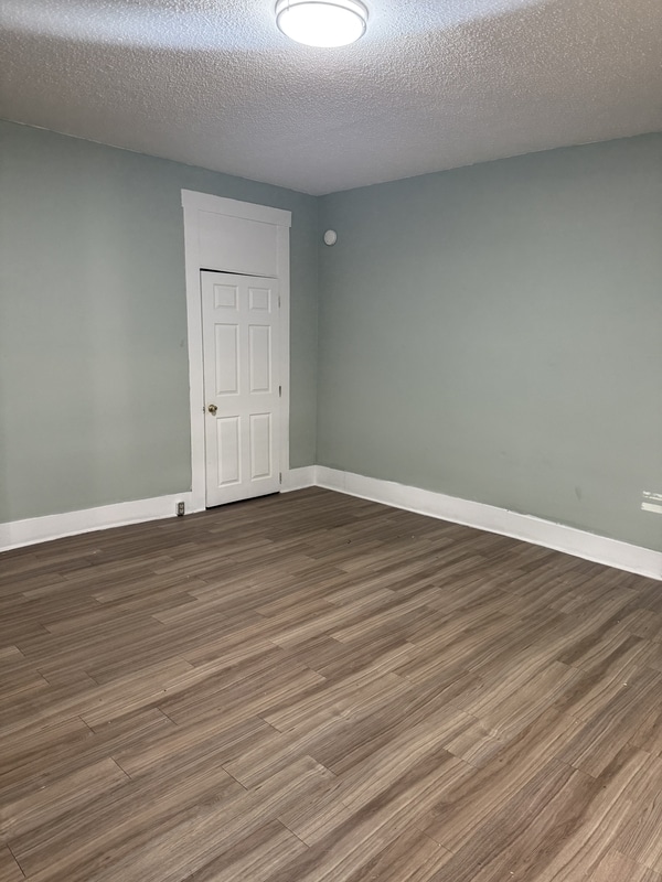 Building Photo - 702 W Columbia St