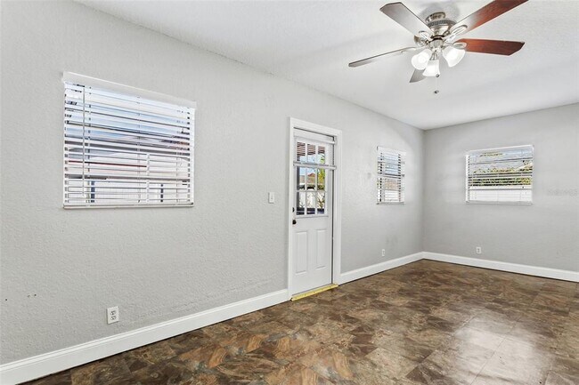 Building Photo - 8005 Pepperidge Ln