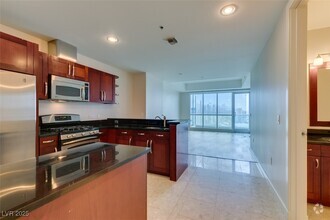 Building Photo - 4575 Dean Martin Dr
