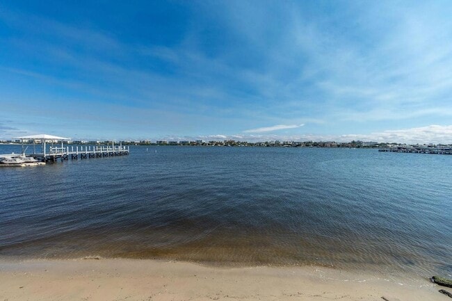 Building Photo - 890 N Federal Hwy