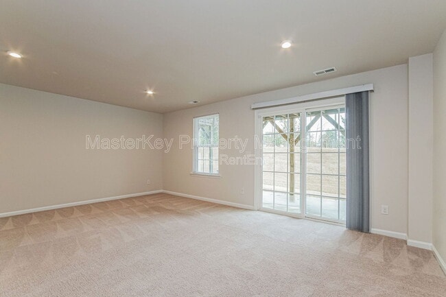 Building Photo - 945 Arnold Place Dr