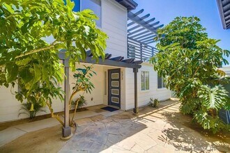 Building Photo - Modern Beach House