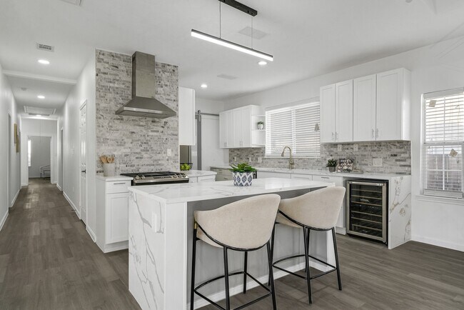 Building Photo - 304 Milby St