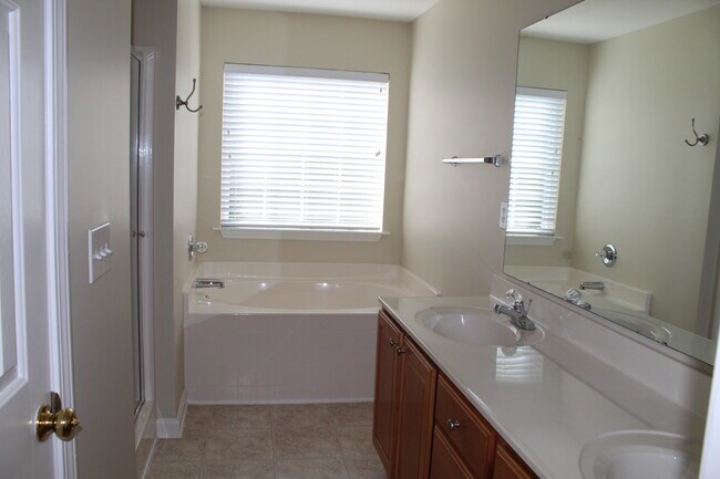 Building Photo - 4648 Fringetree Dr
