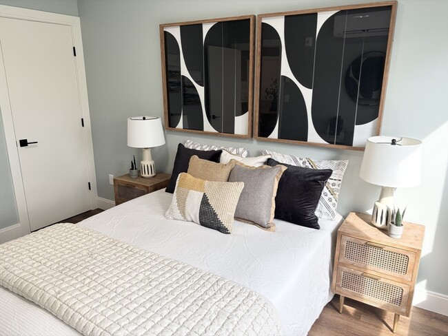 Building Photo - 1391 Main St