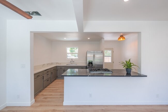 Building Photo - 7514 Woodley Ave