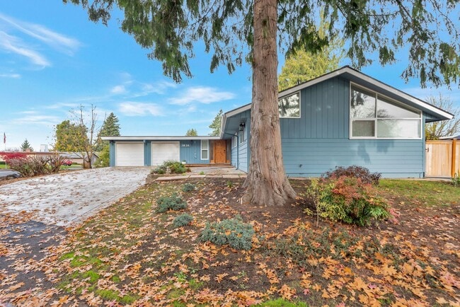 Building Photo - Woodridge Home 4bd 3ba great location!